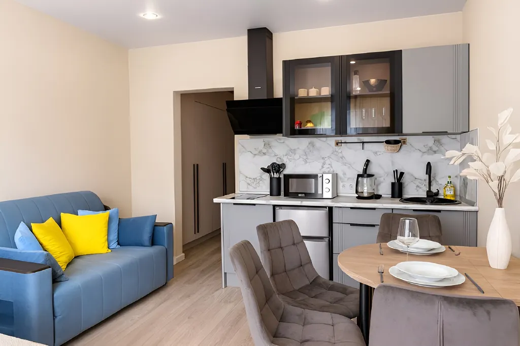 Студия с балконом и парковкой, рядом с набережной