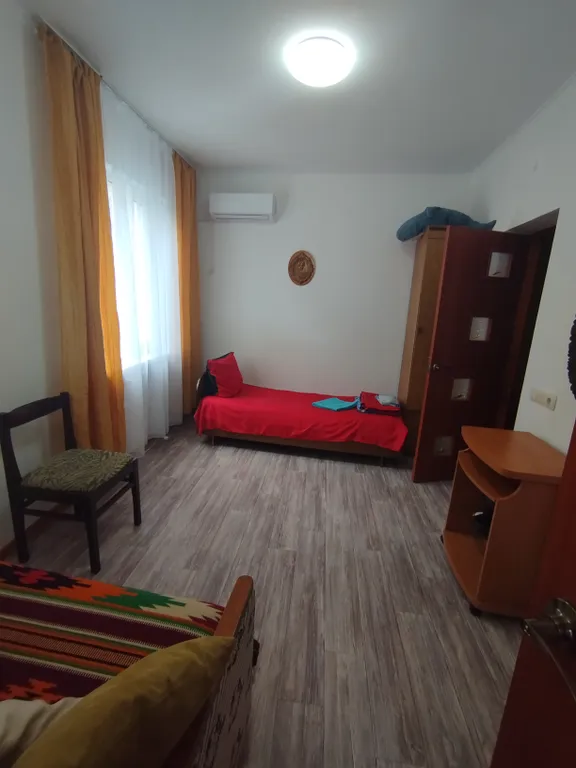 Уютный дом в спальном районе недалеко от моря