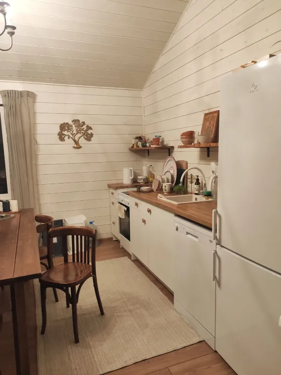 Дом с панорамными окнами и камином в Болотов Деревне