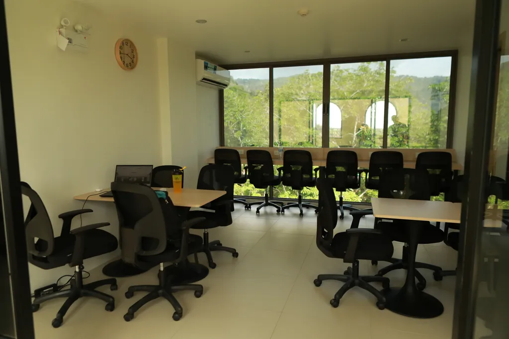 Новая супер однушка с бассейном и морем