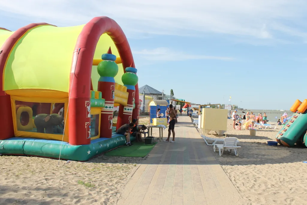 Квартира Номера на Пляже, квартира - студия с кухней 150/1, до берега 40 метров — Ейск