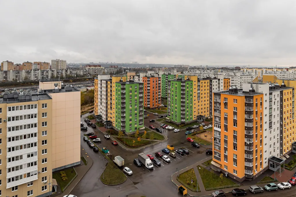 Уютная студия с качелью, у озера