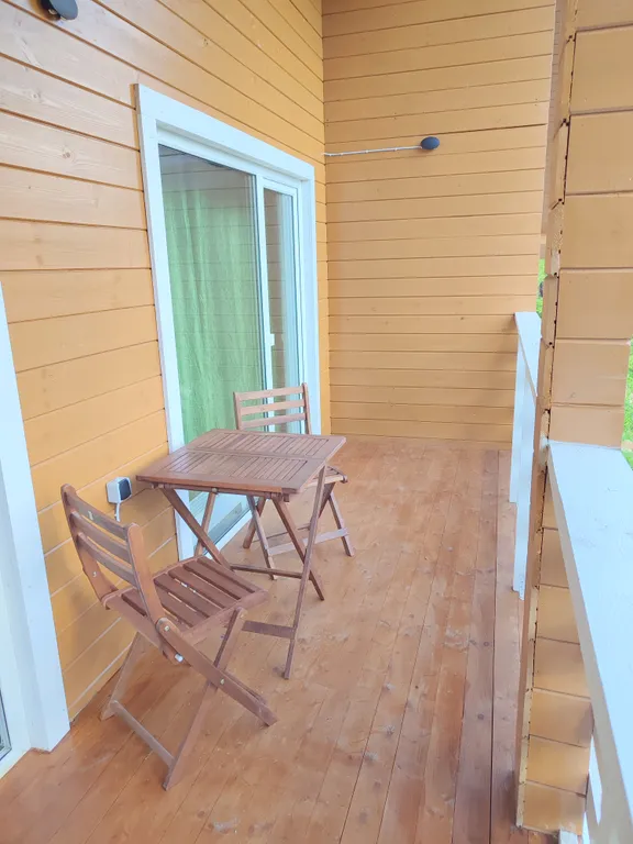 Птица синица House с огромным балконом у озера