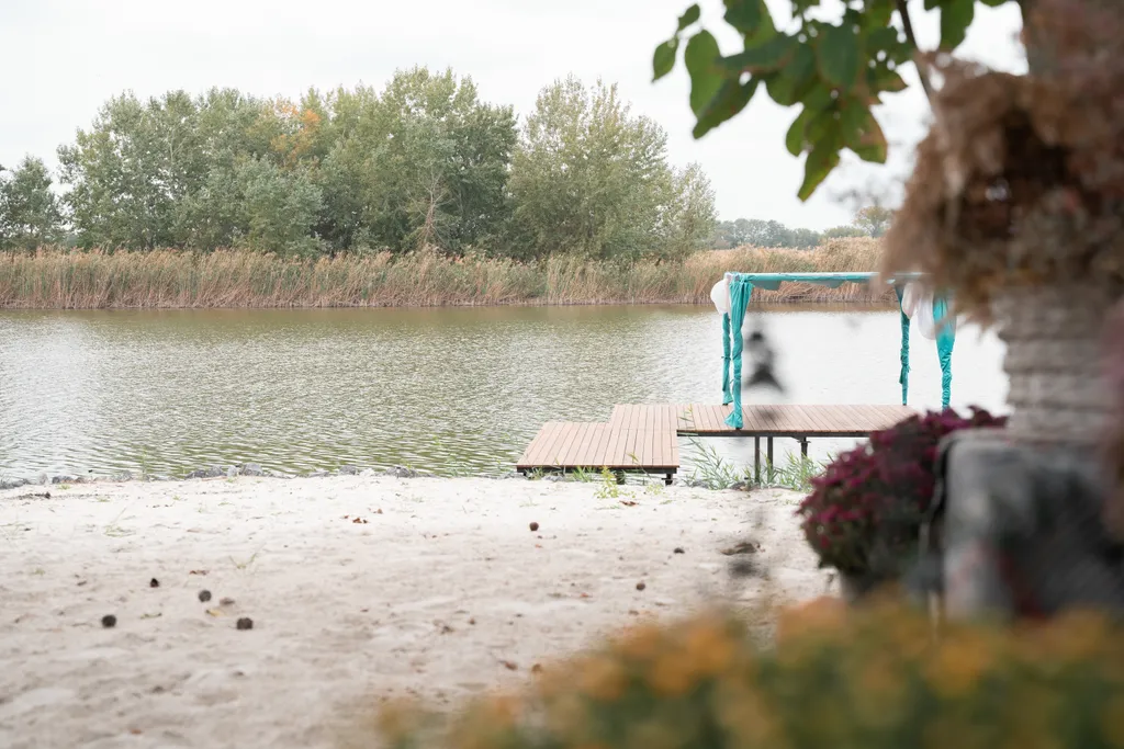 Дом на берегу реки