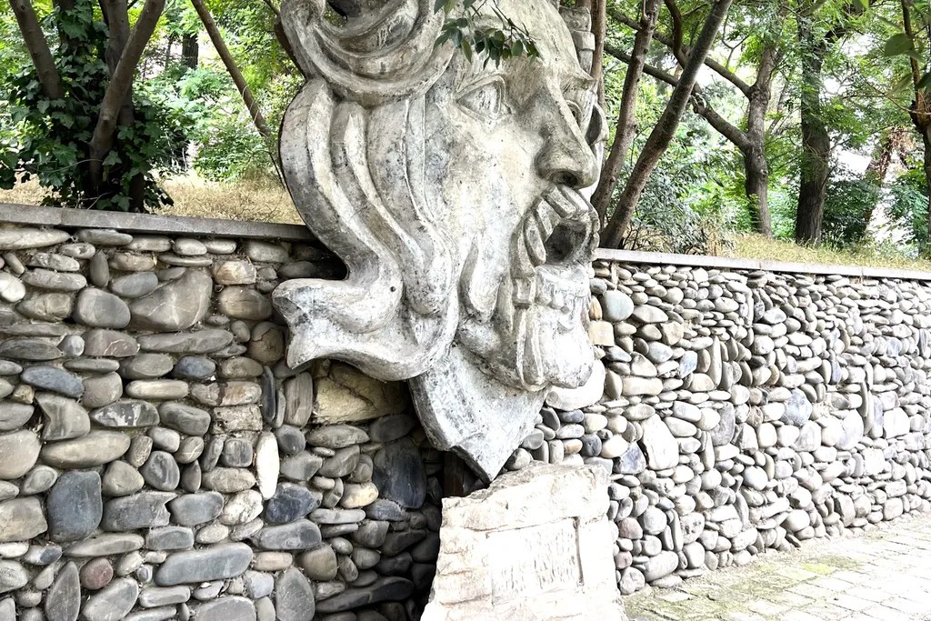 Уютно и стильно в центре города, близко к старому Тбилиси