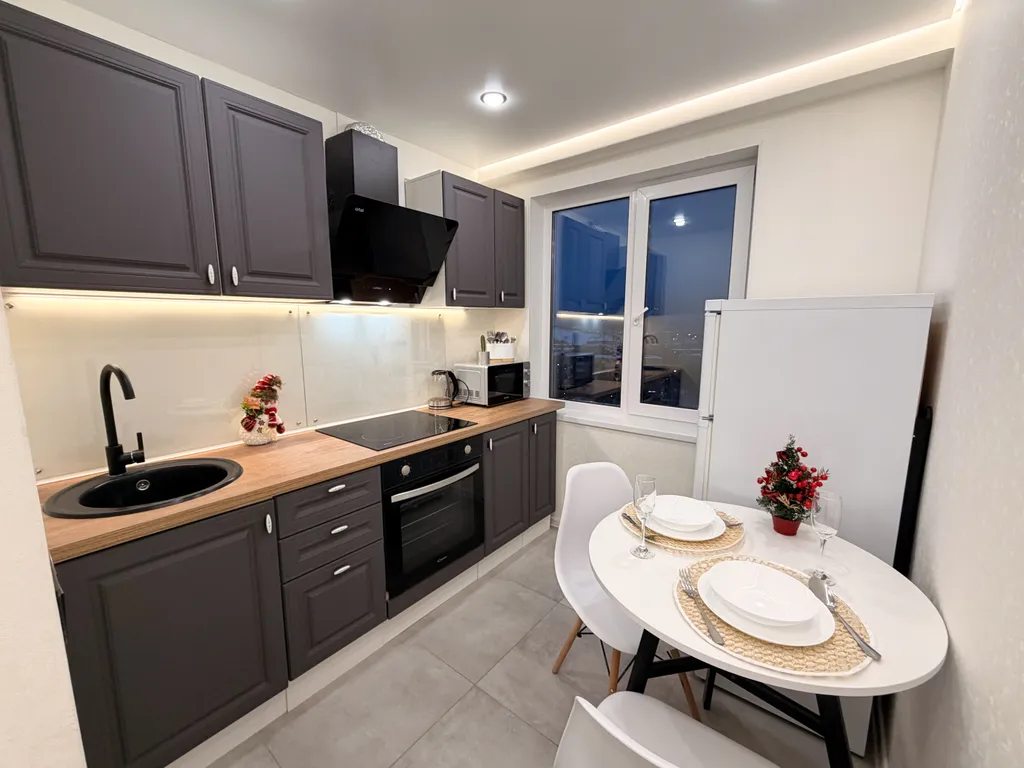 1‑комн. квартира с видом на город на ул. Героев Рыбачьего, 18 — аренда посуточно в Мурманск