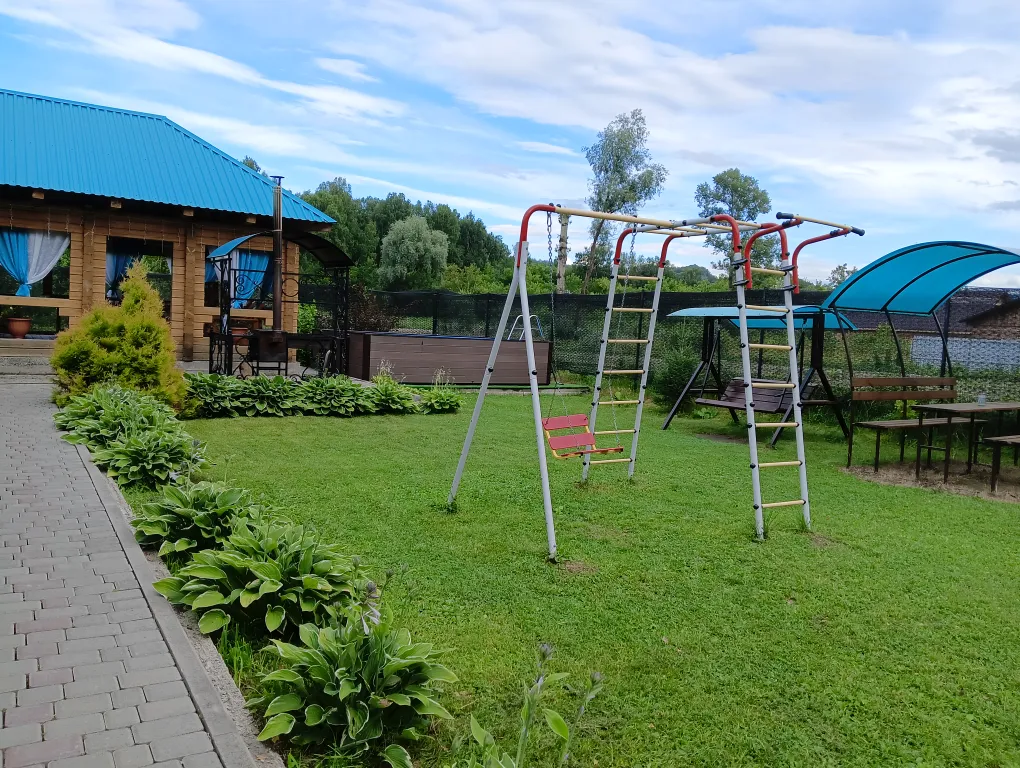 На Алтае на берегу реки Катунь