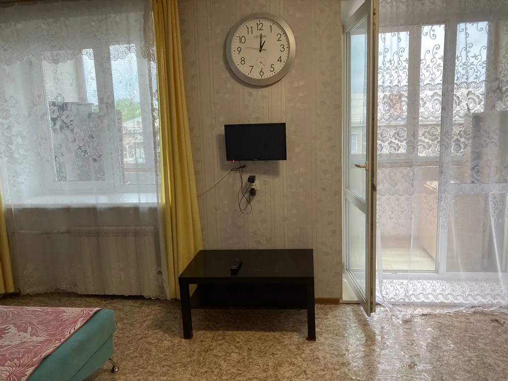 Уютная гостиная с лоджией