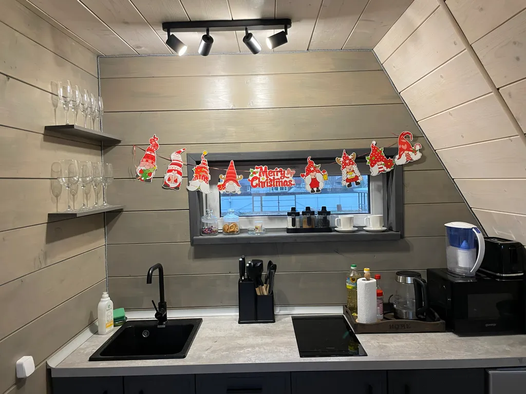 Домик в шалаше в деревне