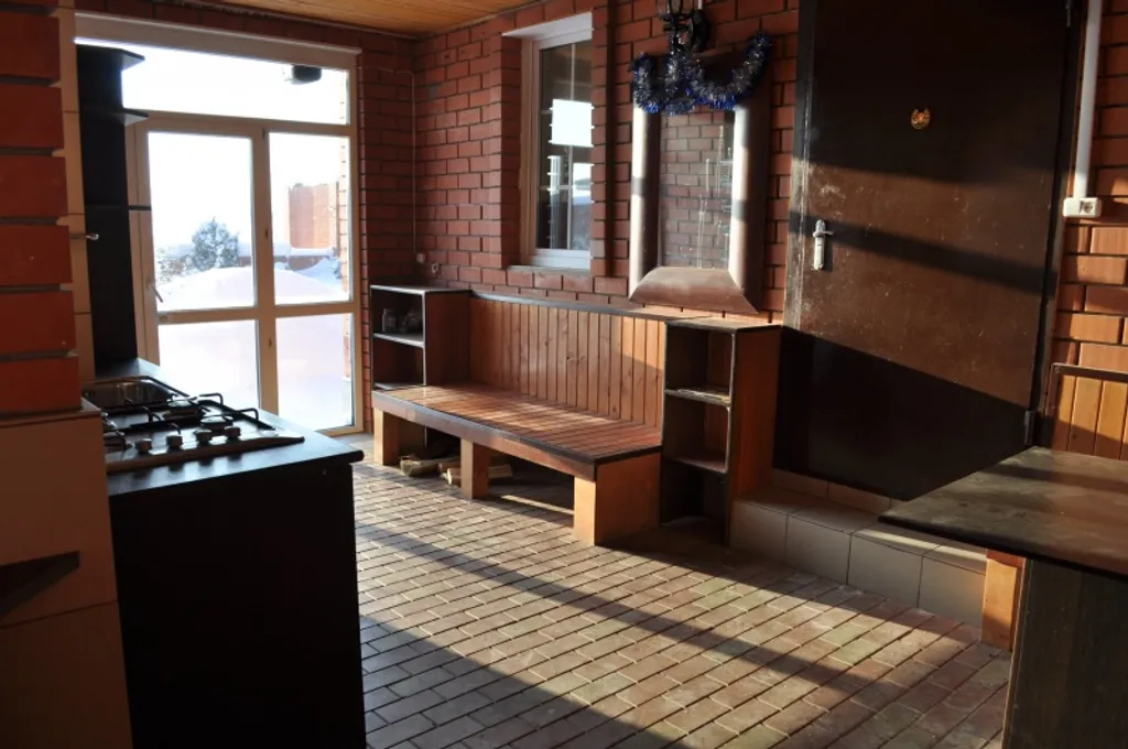 Дом-коттедж на берегу реки