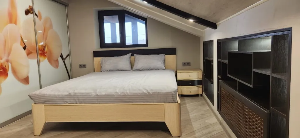 Новый дом с баней и бассейном у озера