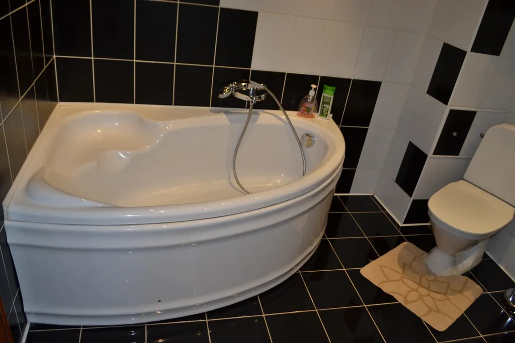 Студийного плана двухкомнатная квартира в доме над рестораном Тундра