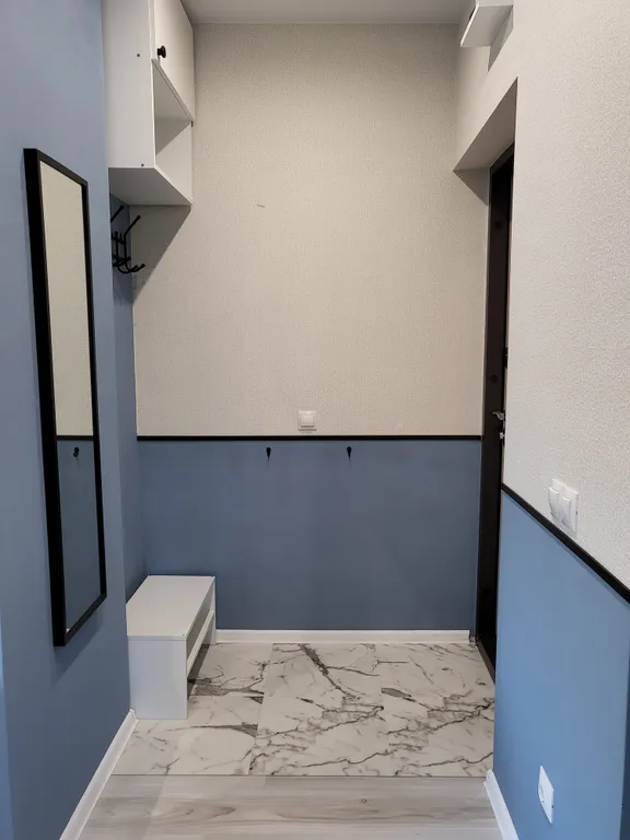 Blue studio - студия с окном в ванной комнате и видом на лес