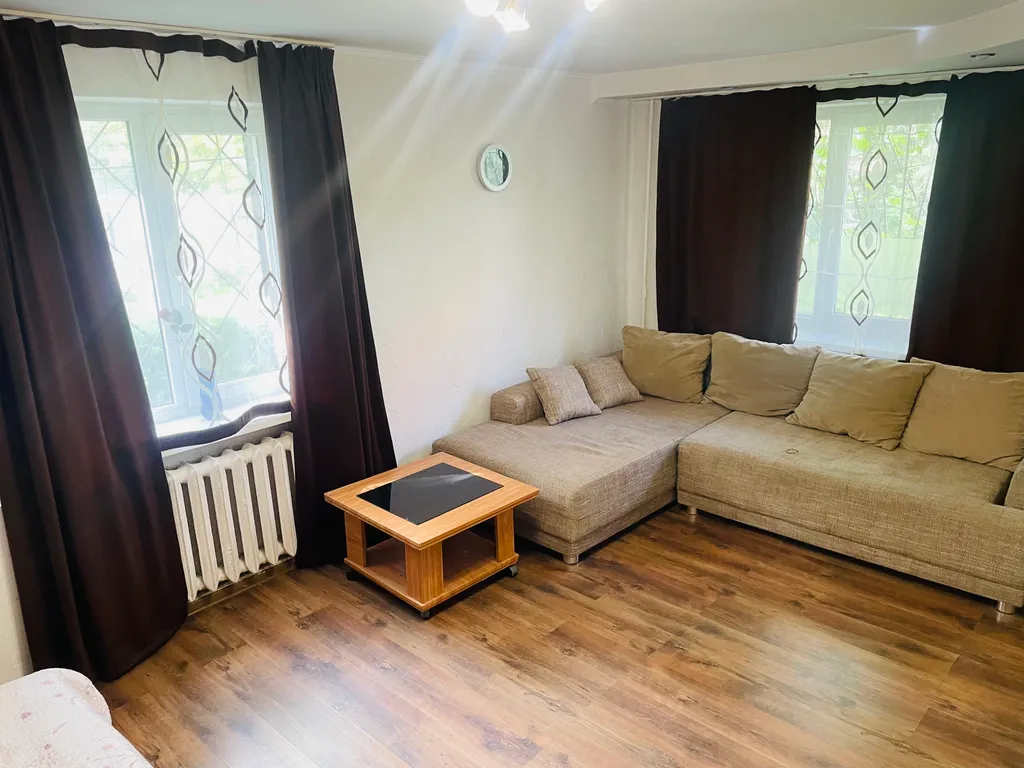 Квартира с виноградными гроздьями в центре