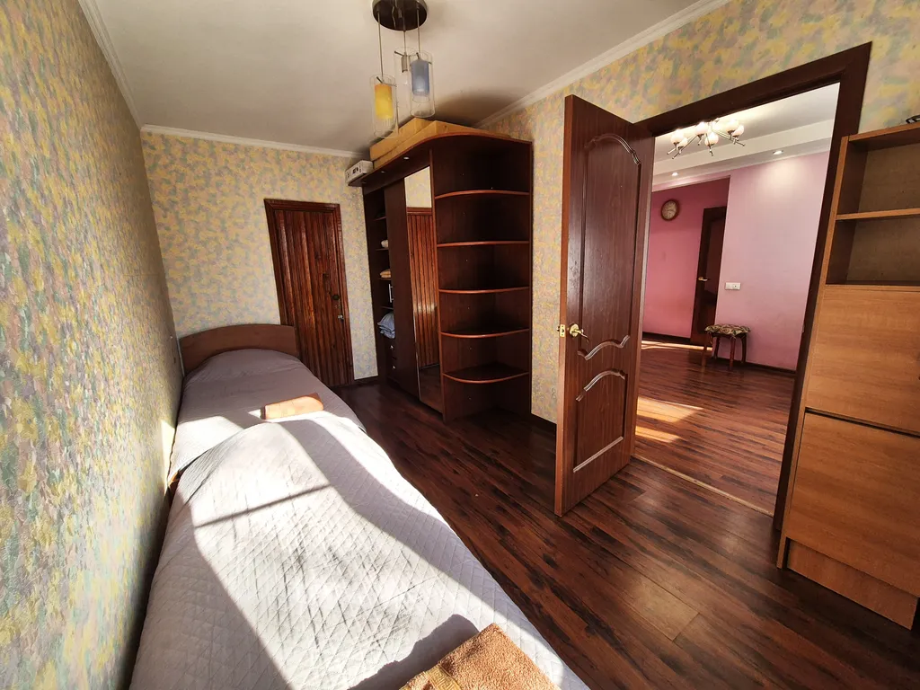 Двухкомнатная хорошая квартира в центре города