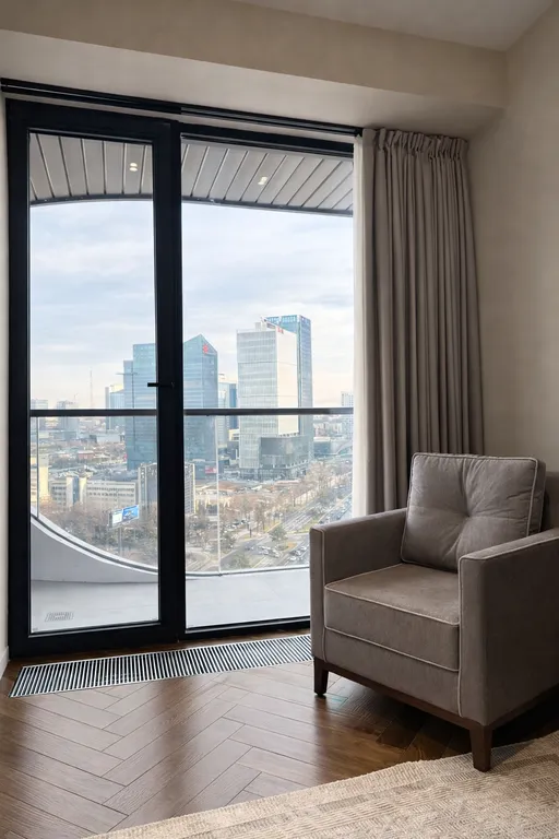 Просторная дизайнерская квартира с панорамным видом на город