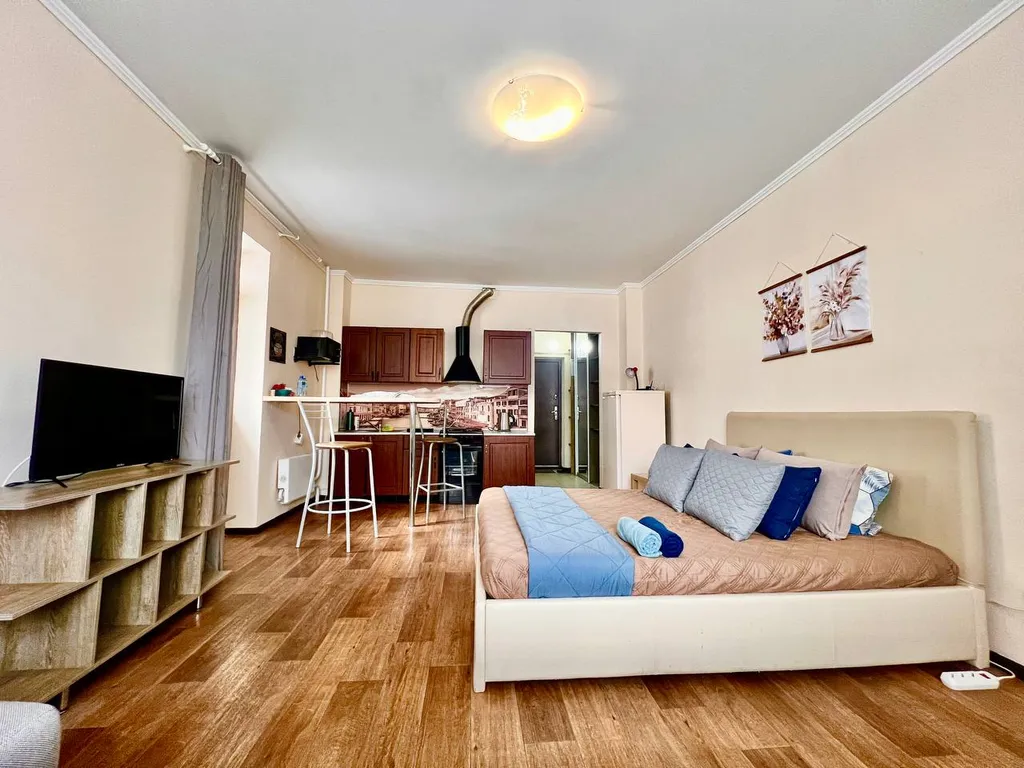 Квартира Уютная светлая студия, центр, ТЦ Вояж, парковка, кафе, аквапарк источник — Тюмень