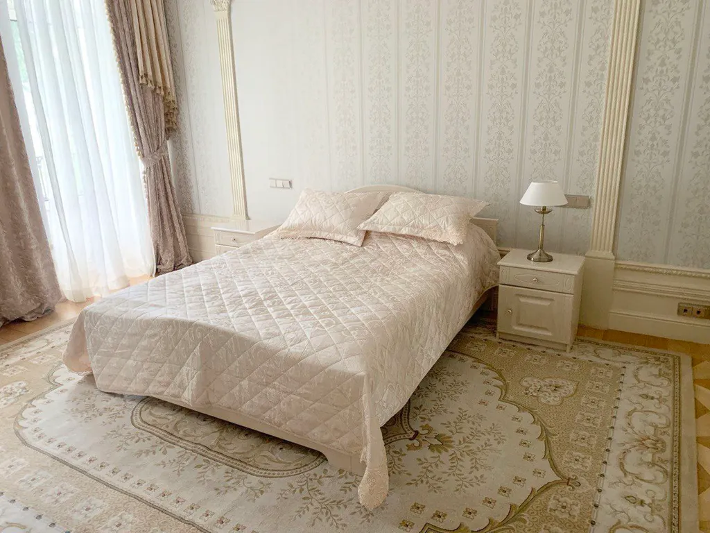 Двухэтажный коттедж в центре