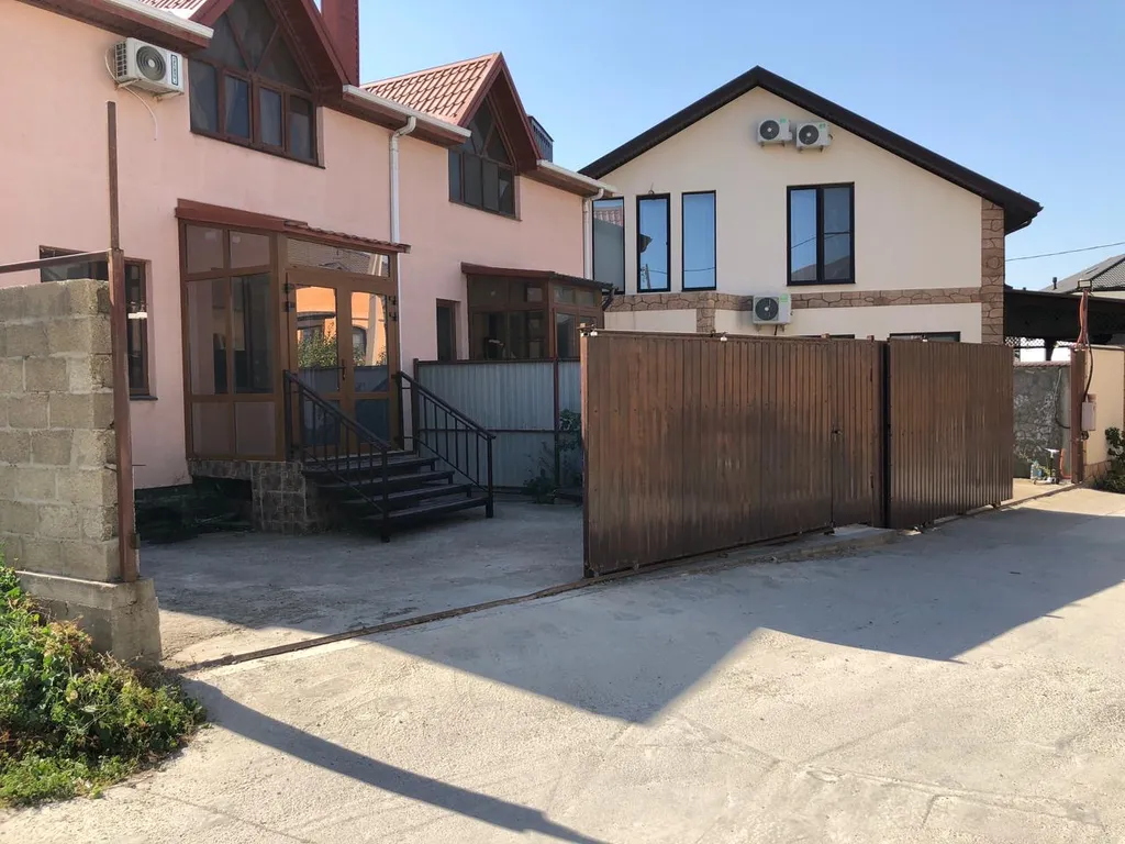 Уютный таунхаус с беседкой