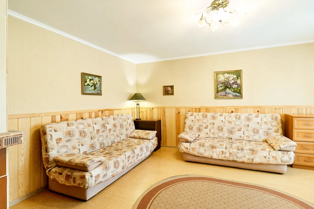 Тихий дом с окнами в сад