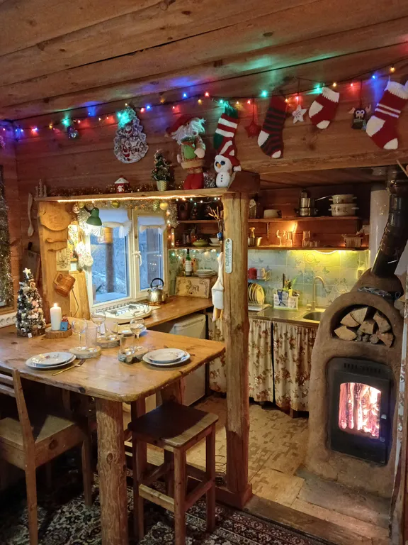 Дом у леса с камином на окраине для отдыха души и тела