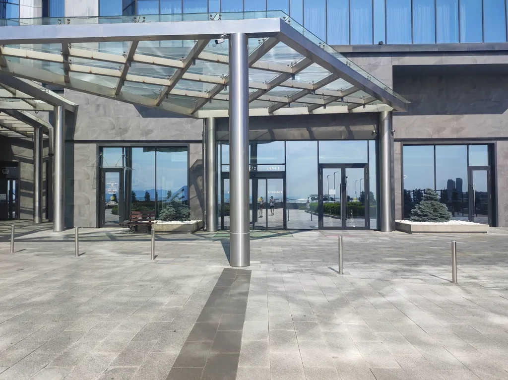 Апартаменты с видом на море, в элитном небоскрёбе, в центре города