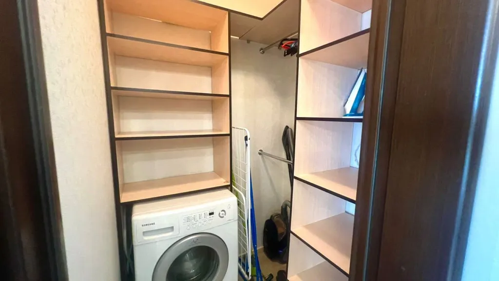 Красотка Мята в центре для гостей города и командированных работников