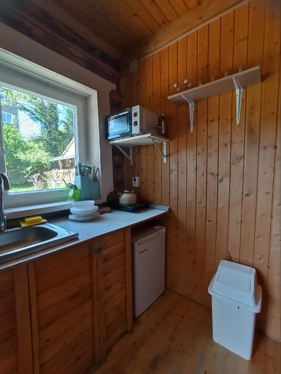 Двухкомнатный домик в 7 мин. от моря в тени деревьев с парковкой (№1)