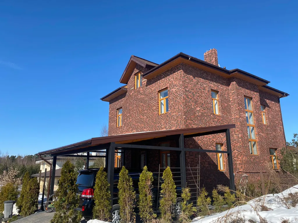 Уютный коттедж в красивом посёлке