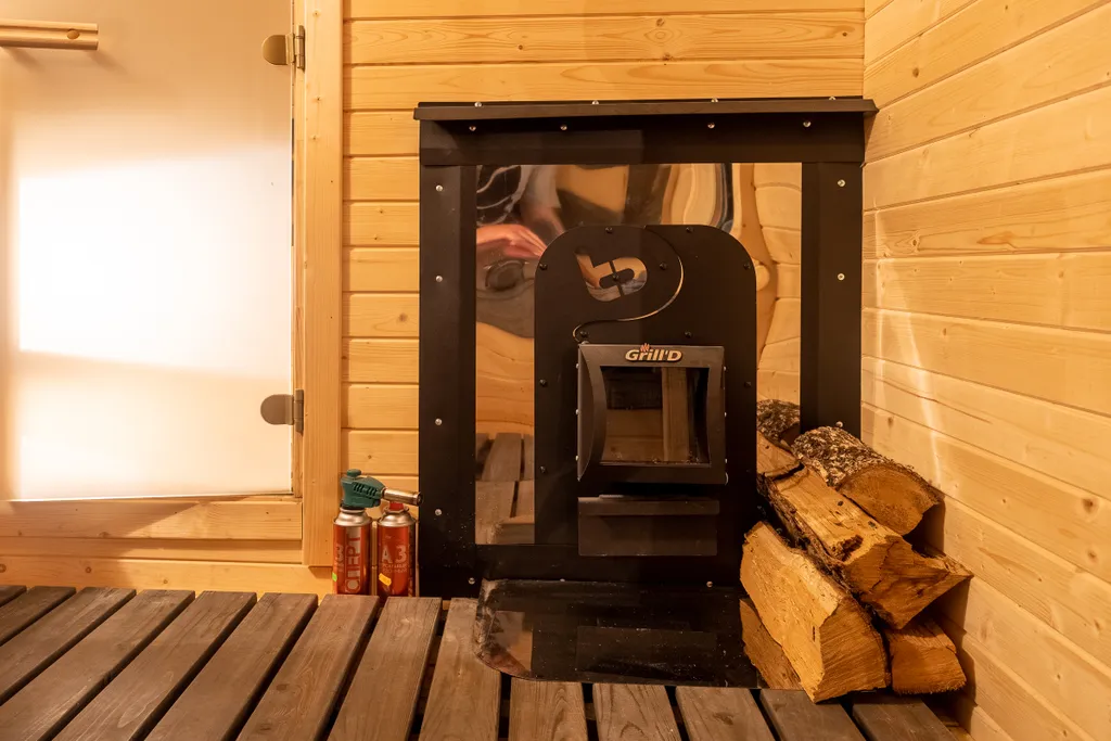 Апартаменты с террасой 80м2, тёплым бассейном и русской баней