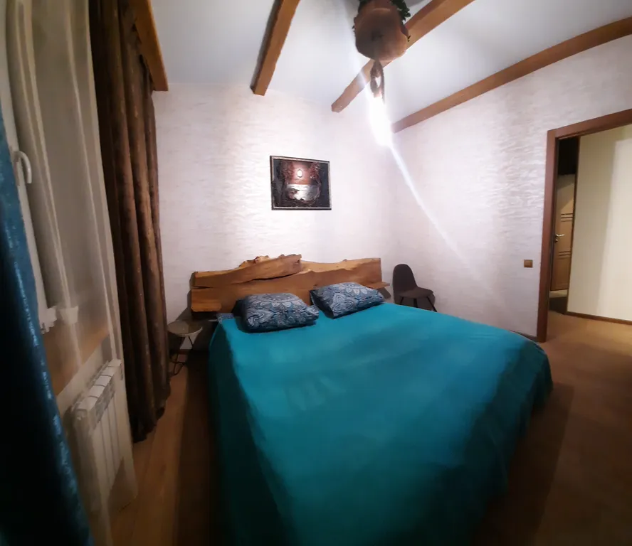 Апартамент с лаундж-зоной в экодизайне в центре города