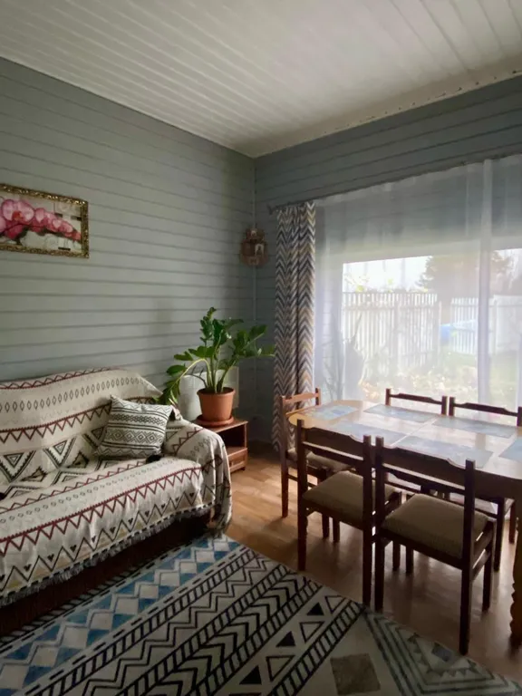 Уютный двухэтажный дом на берегу озера Селигер