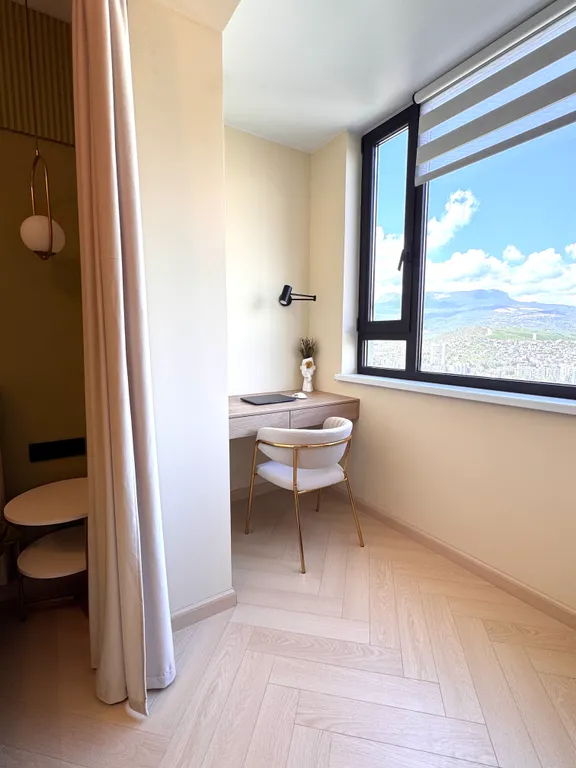 Видовая квартира с бассейном в современном Курортном комплексе