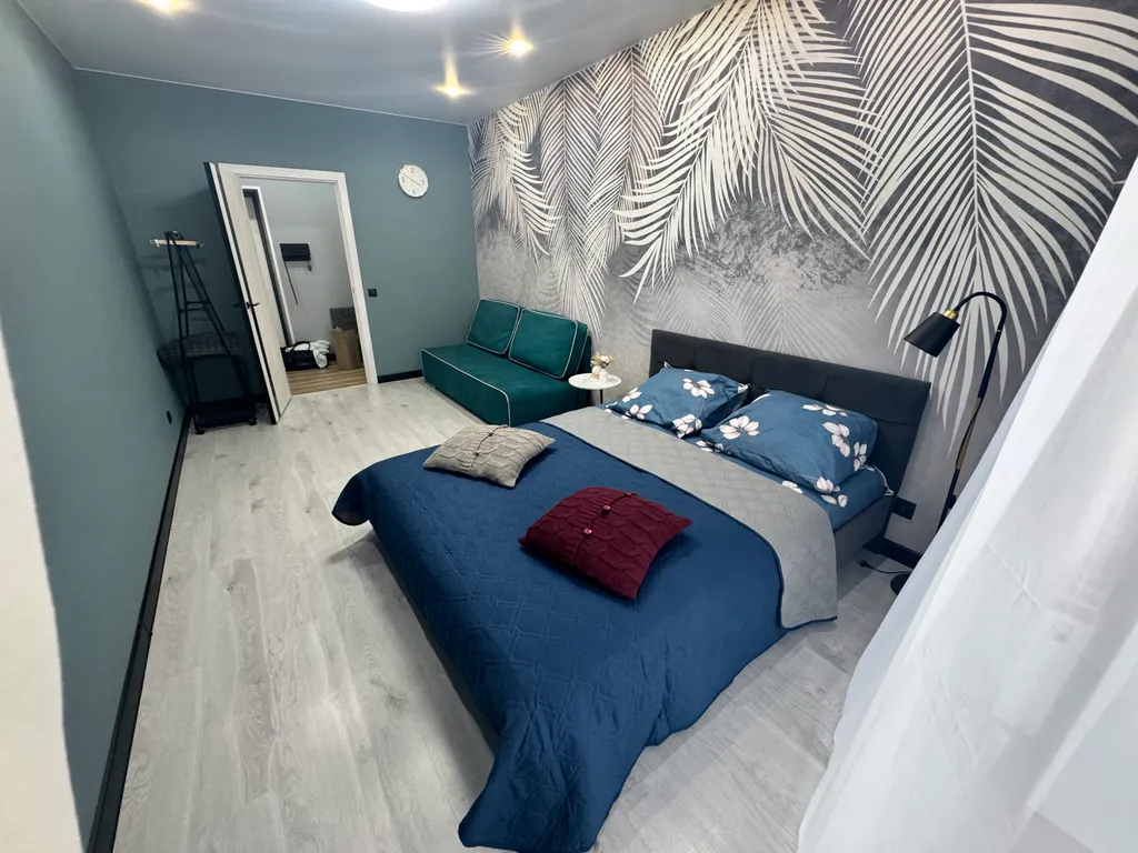 Большая Уютная 1-комнатная квартира,своя парковка,рядом магазин,центр