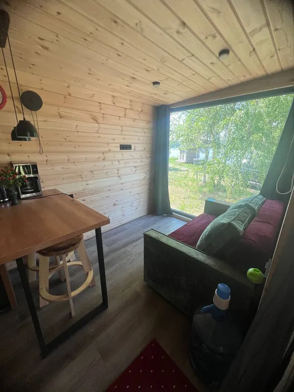 Уютный домик на берегу озера