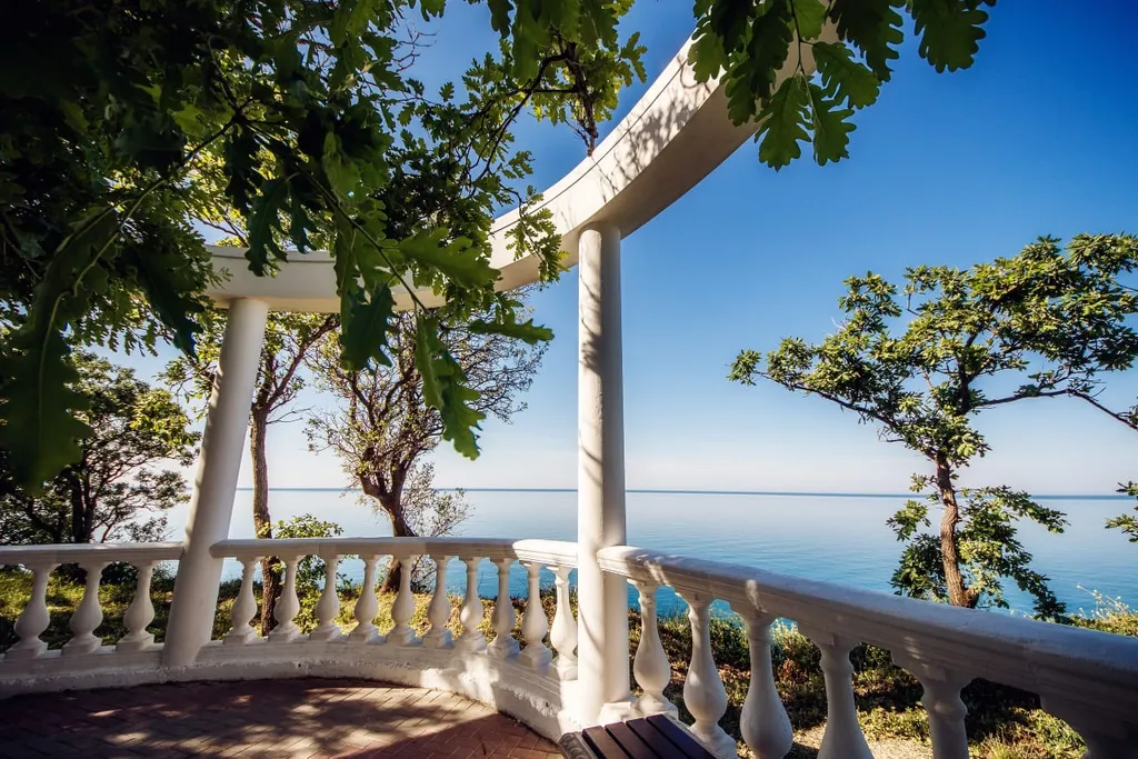 Шикарная 4-комнатная квартира у моря (Royal Apartment on Krymskaya 22)