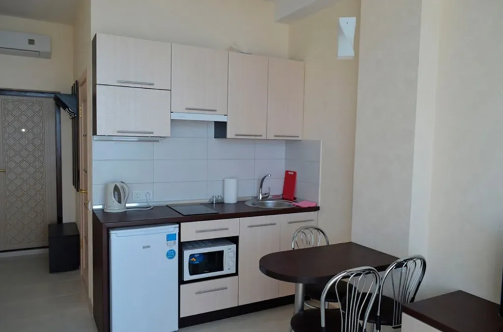 Студия на двоих с балконом у моря