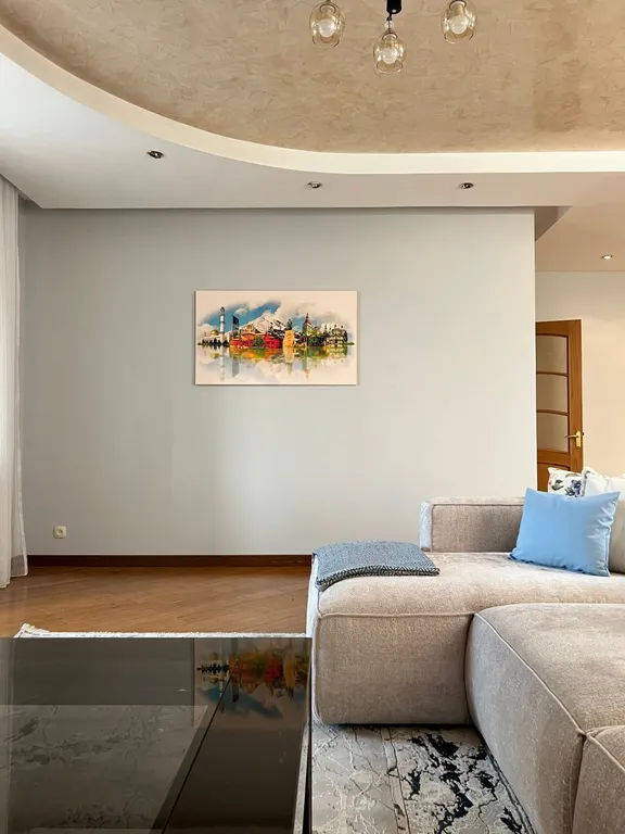 Уютная квартира с прекрасными видами в центре Алматы