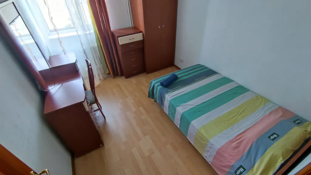 Четырехкомнатная квартира в центре Бишкека