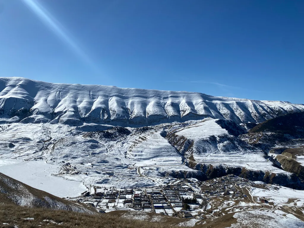 Дом Золотая рыбка с видом на горы и рядом с озером