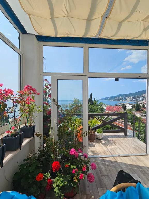 Квартира с террасой, видом на море, в 3 минутах от пляжа