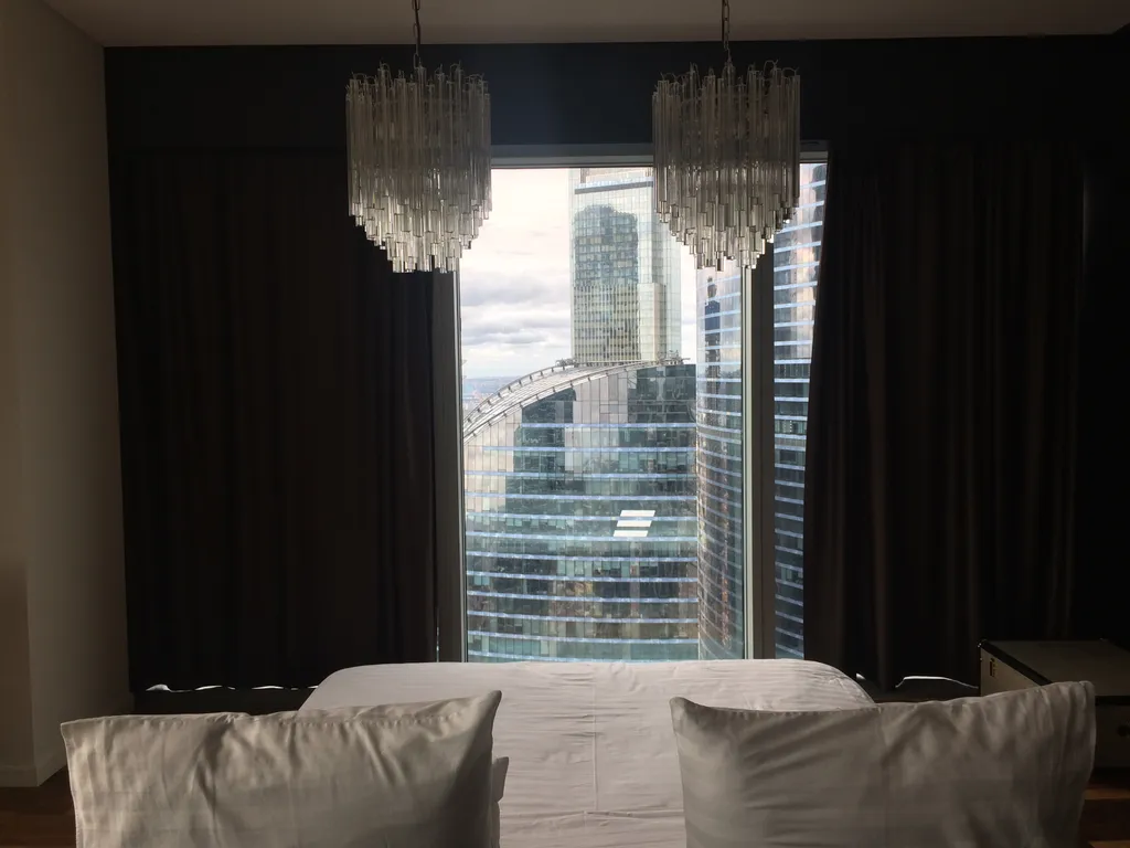 Угловой просторный апартамент 61 этаж