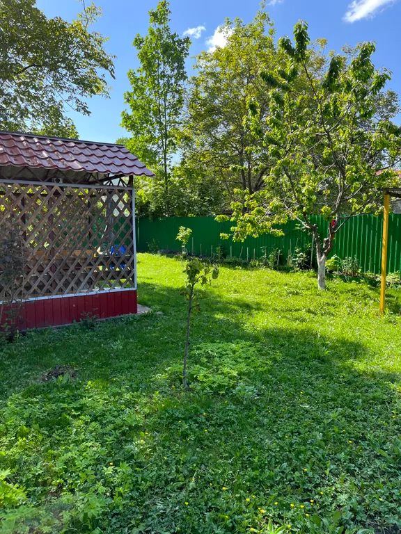 Уютный дом с бассейном, верандой и садом