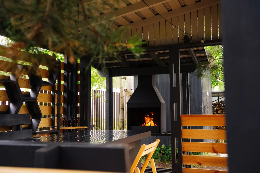 Домик в сосновом бору с баней, бассейном (летом) и беседкой