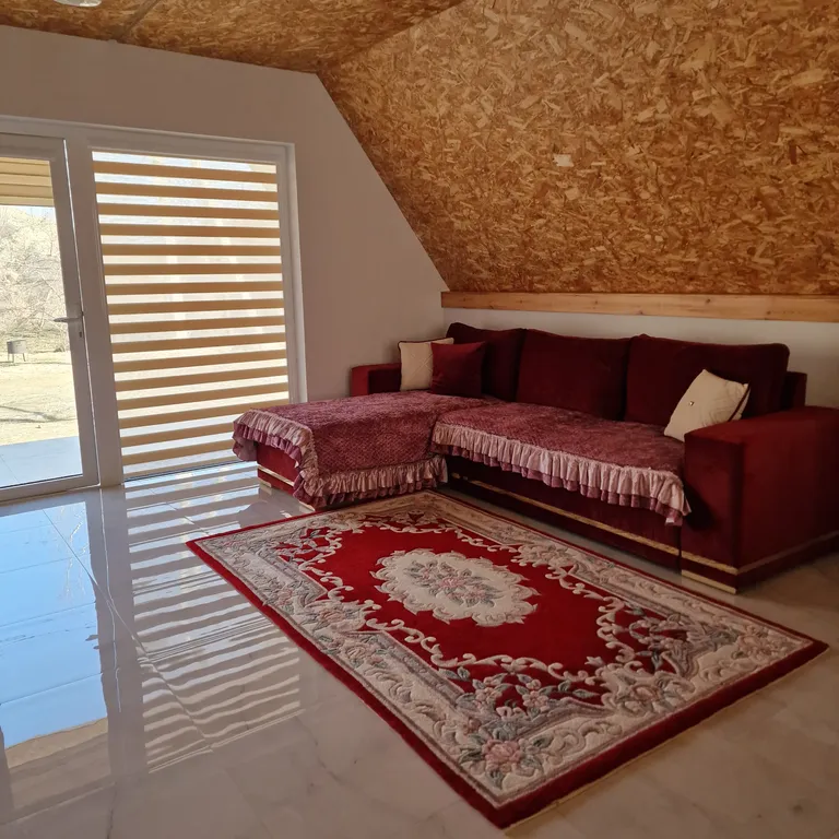 Домик с видом на горы