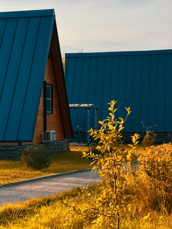 Коттедж Треугольный коттедж на берегу реки Лава — Ручьи