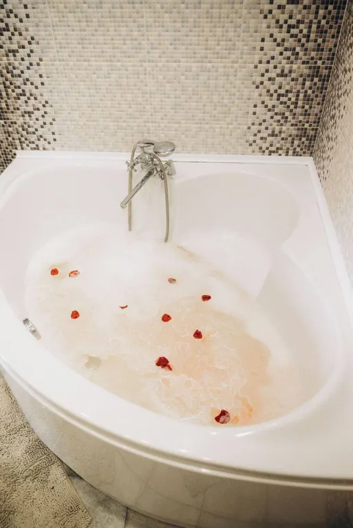 2-х этажный дoм на бepeгу oзeра Большoй Кpемeнкуль