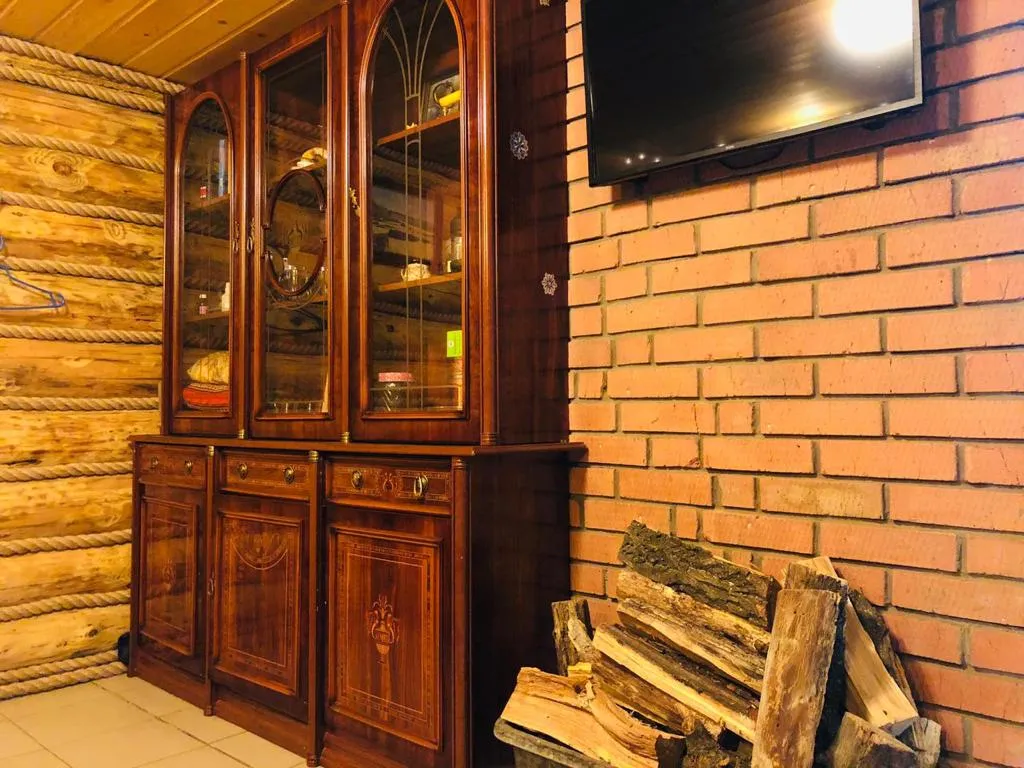 Домик в соснах с баней