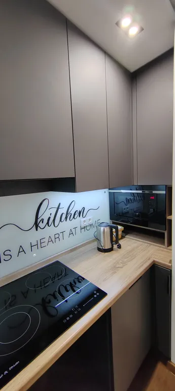 Квартира-студия с дизайнерским ремонтом рядом с центром города