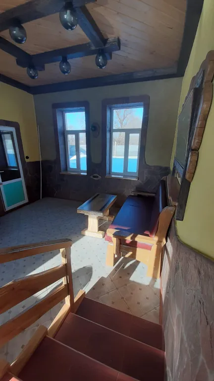 Дом у пруда